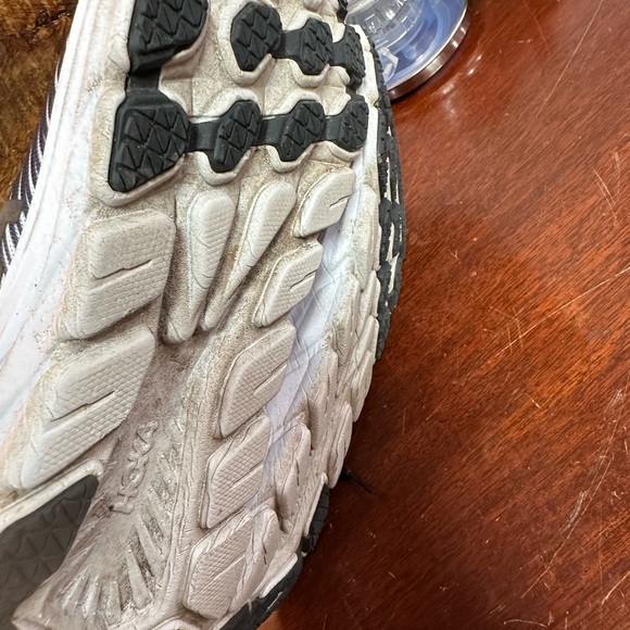 Hoka - Picture 4 of 4